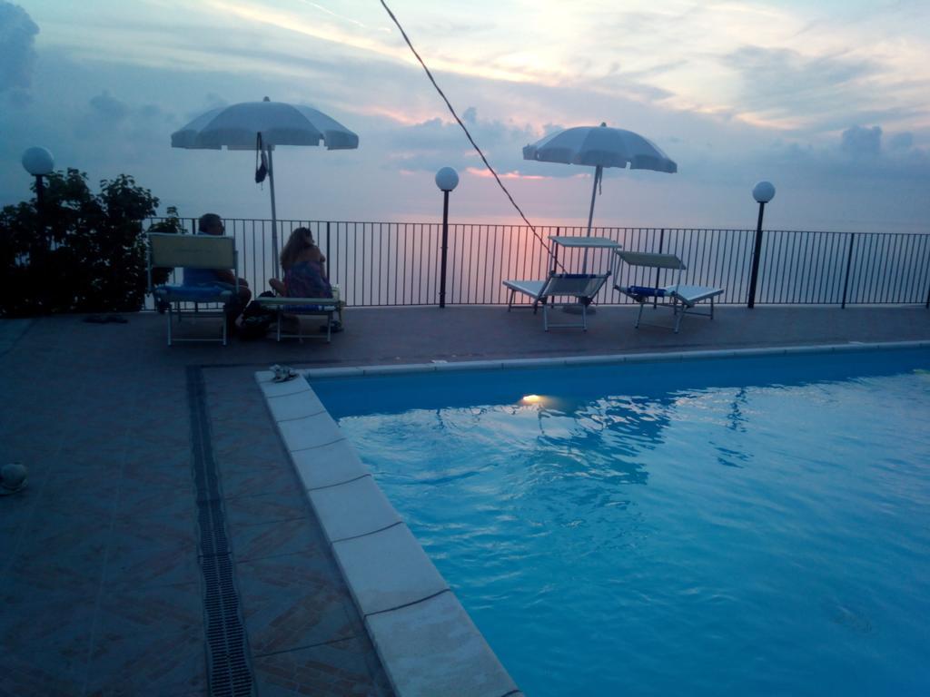 Agriturismo La Palombara 파올라 외부 사진