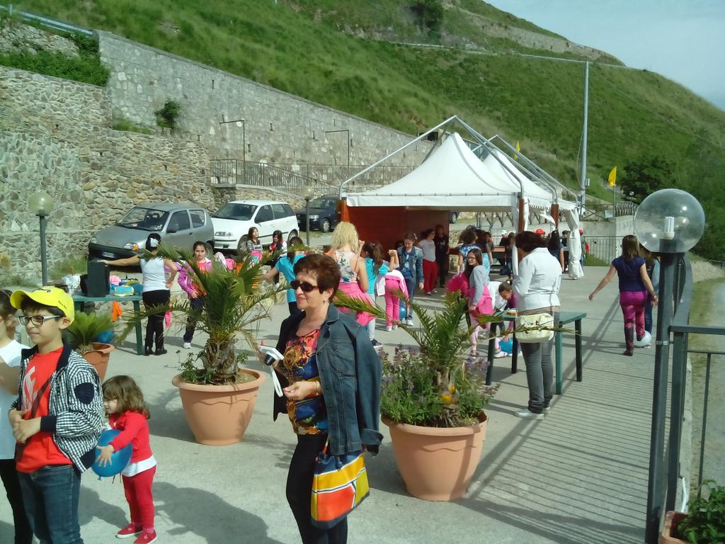 Agriturismo La Palombara 파올라 외부 사진