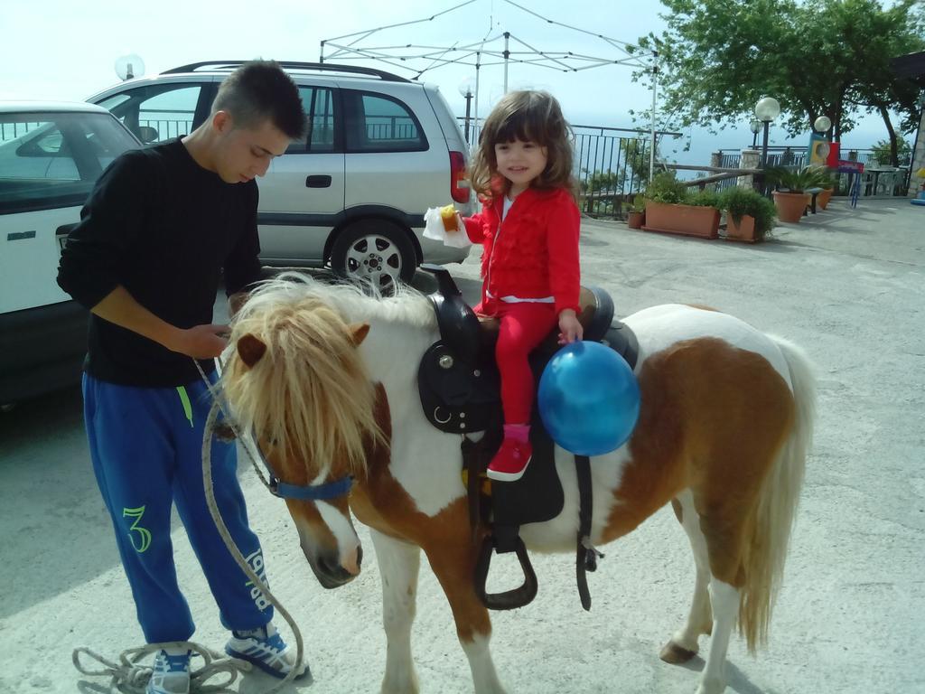 Agriturismo La Palombara 파올라 외부 사진